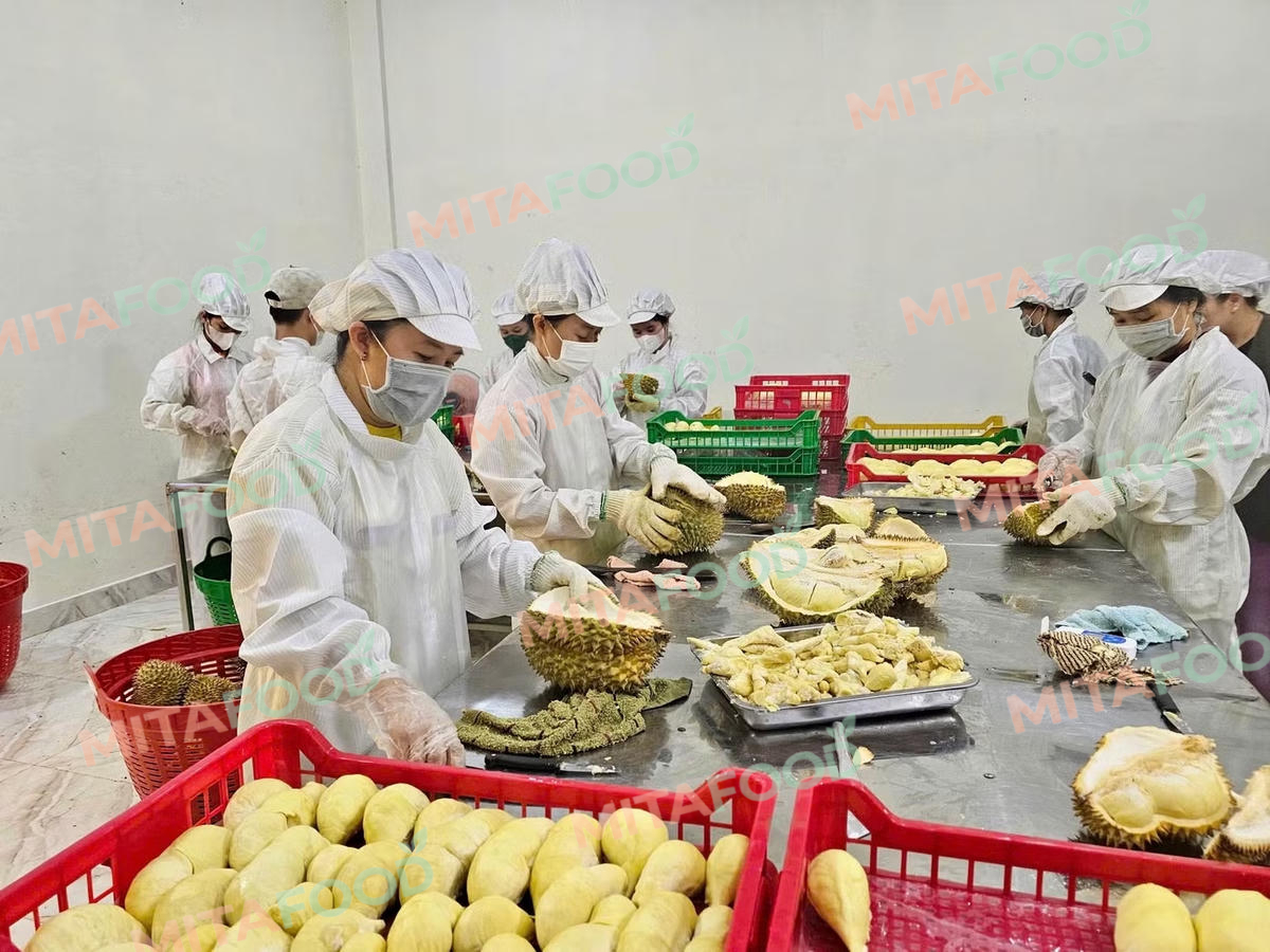 Peeling and weighing in a sterile environment